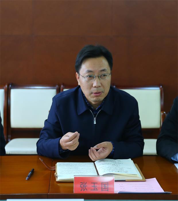 会议结束时,张玉国对参会的企业负责人说道:"希望通过这次会议,对你们